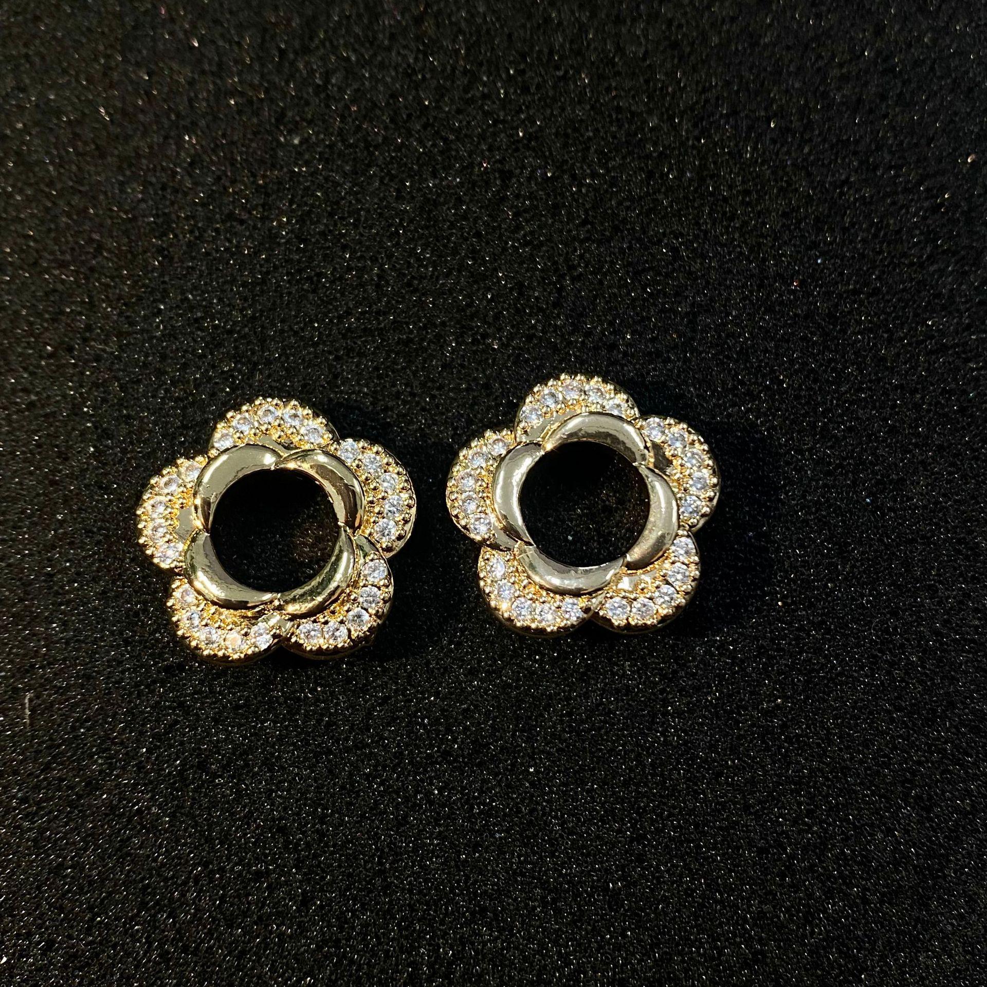 Модные аксессуары со стразами и камнями-солнцами: Хрустальные бусины и разделители, инкрустированные цирконами