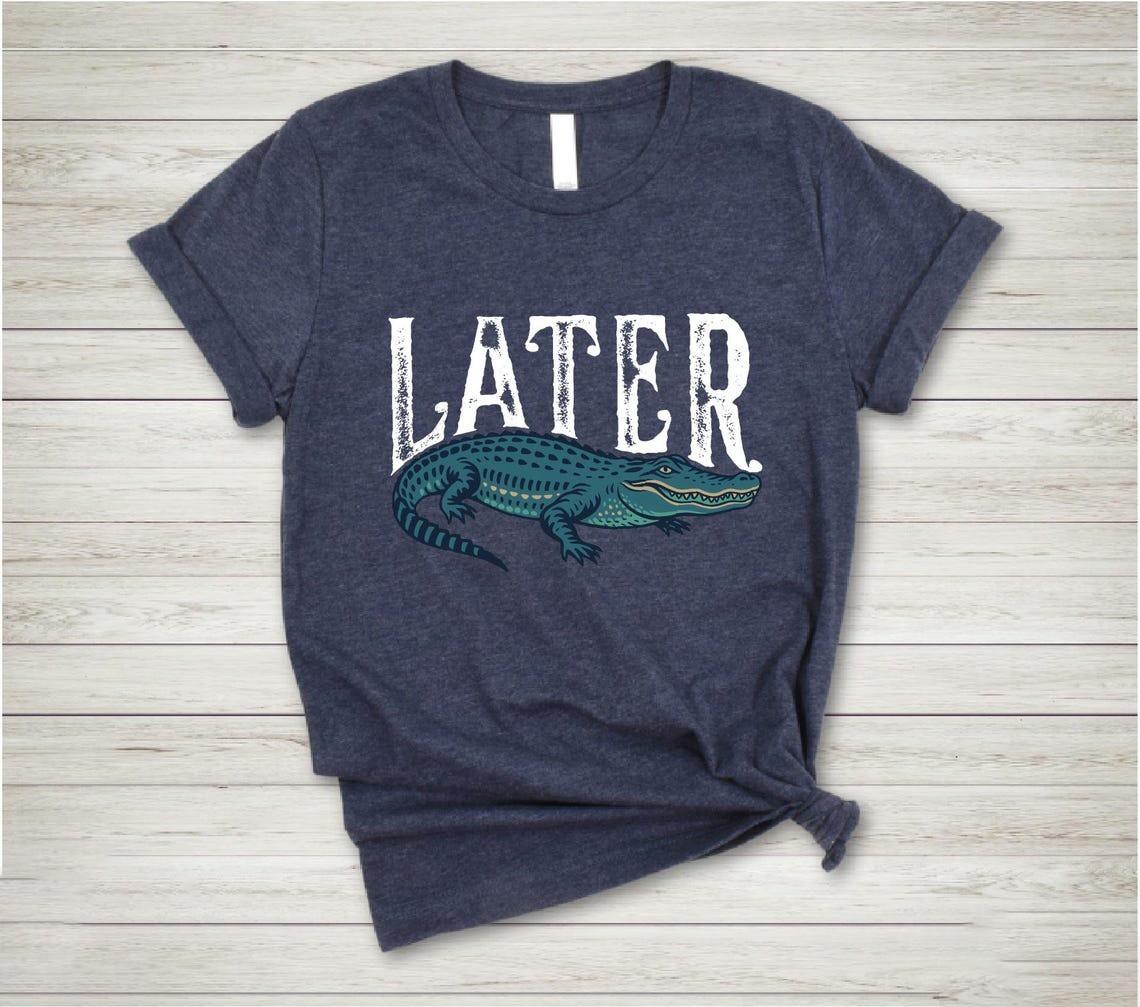 Футболка  Позже Аллигатор , Смешная футболка с аллигатором, Ретро футболка с аллигатором, Футболка с крокодилом M