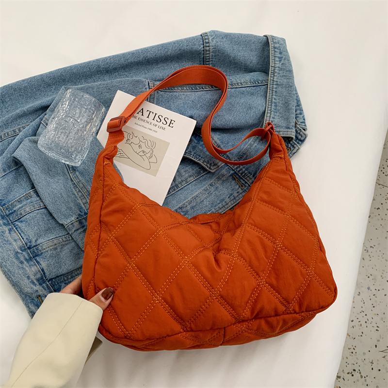 Genți laterale din nailon moale pentru femei 2024 în tendințe Brand Genți de mână mari de lux matlasate pentru damă Genți crossbody cu găleată de umăr Brand de designer