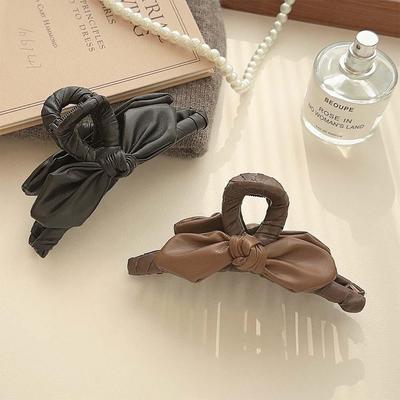 2026 Autumn/Winter High-End Retro Leather Bow Hair Claw Clip
