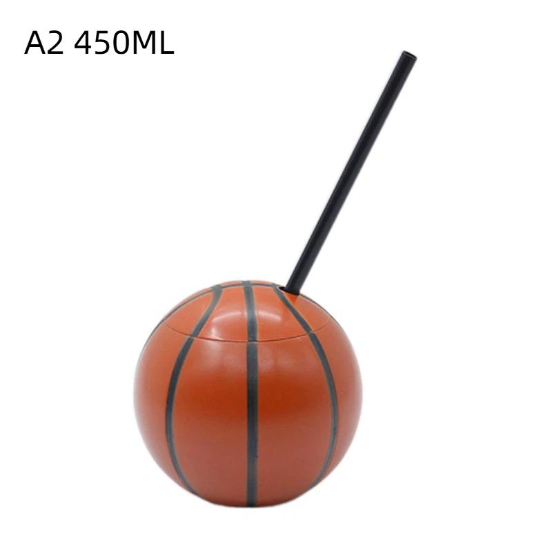 Kreativer Fußballförmiger Wasserbecher 450/600ML Auslaufsicher mit Strohhalm und Deckel für Kinder Picknick Reisen Outdoor-Aktivitäten