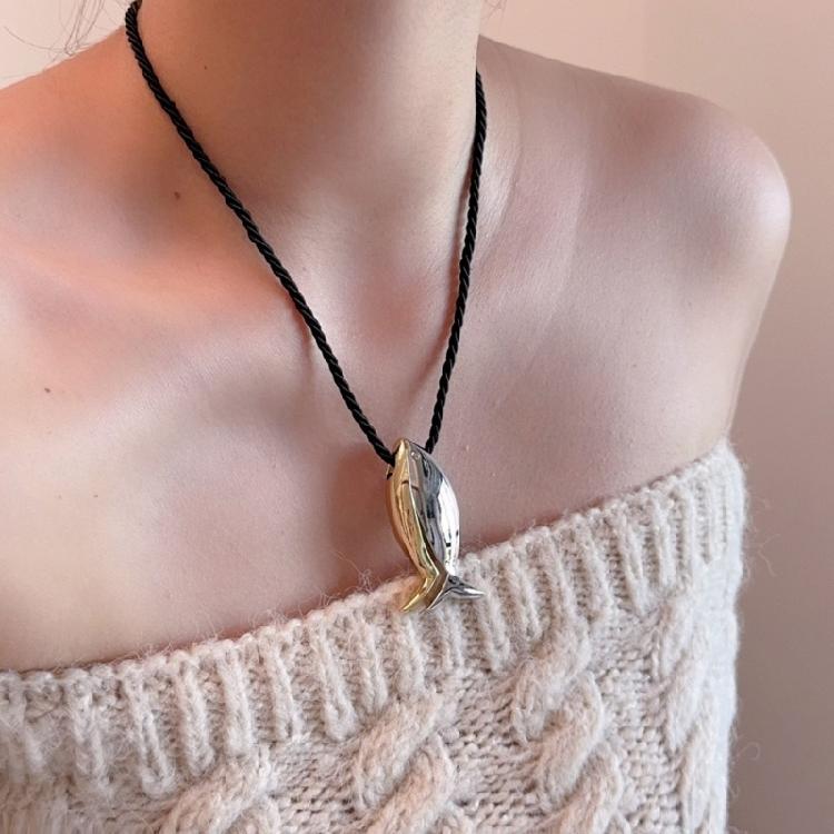 Elegant Minimalist Fish Necklace High Quality Alloy Finish Smooth Brims Lightweight Design Perfect Gift for Her