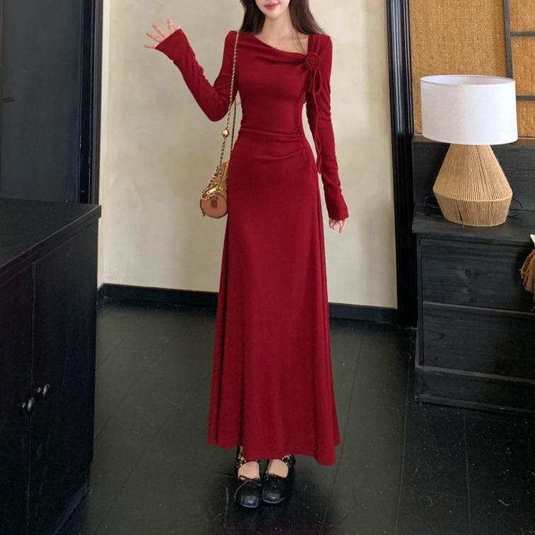 Huge good-looking autumn and winter cold rich daughter wearing temperament Christmas New Year red dress thin bottom dress