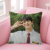 Koreanischer Prominenter Byeon Wooseok Zweiseitig bedruckter Kissenbezug Kurzer Plüsch Geeignet für Wohnzimmer Schlafzimmer Wurfkissenbezug