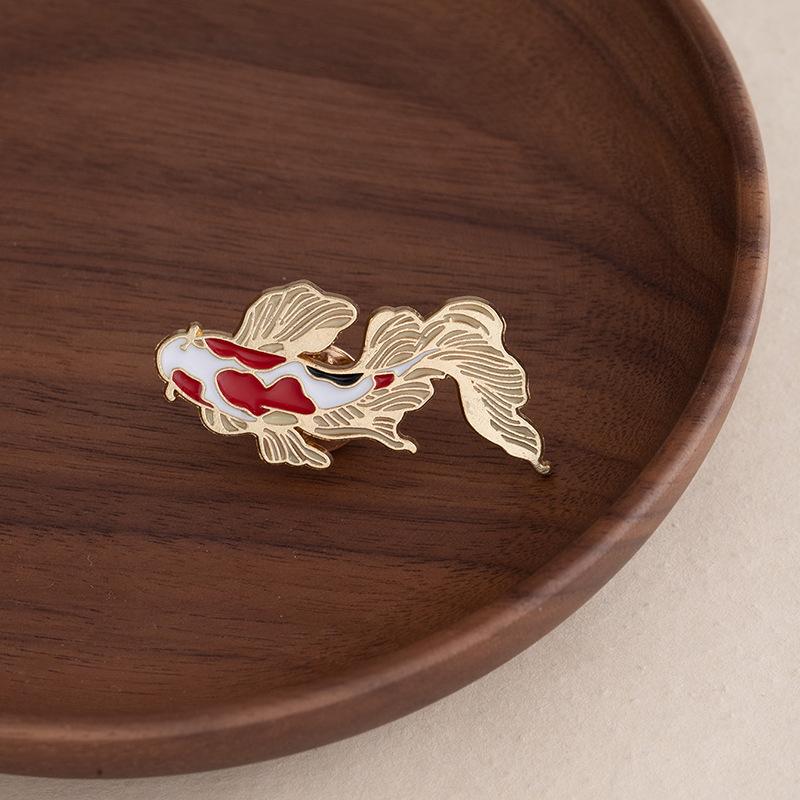 

Брошь в китайском стиле с журавлем и оленем, с лотосом и карпами кои - Креативный ретро металлический аксессуар-значок