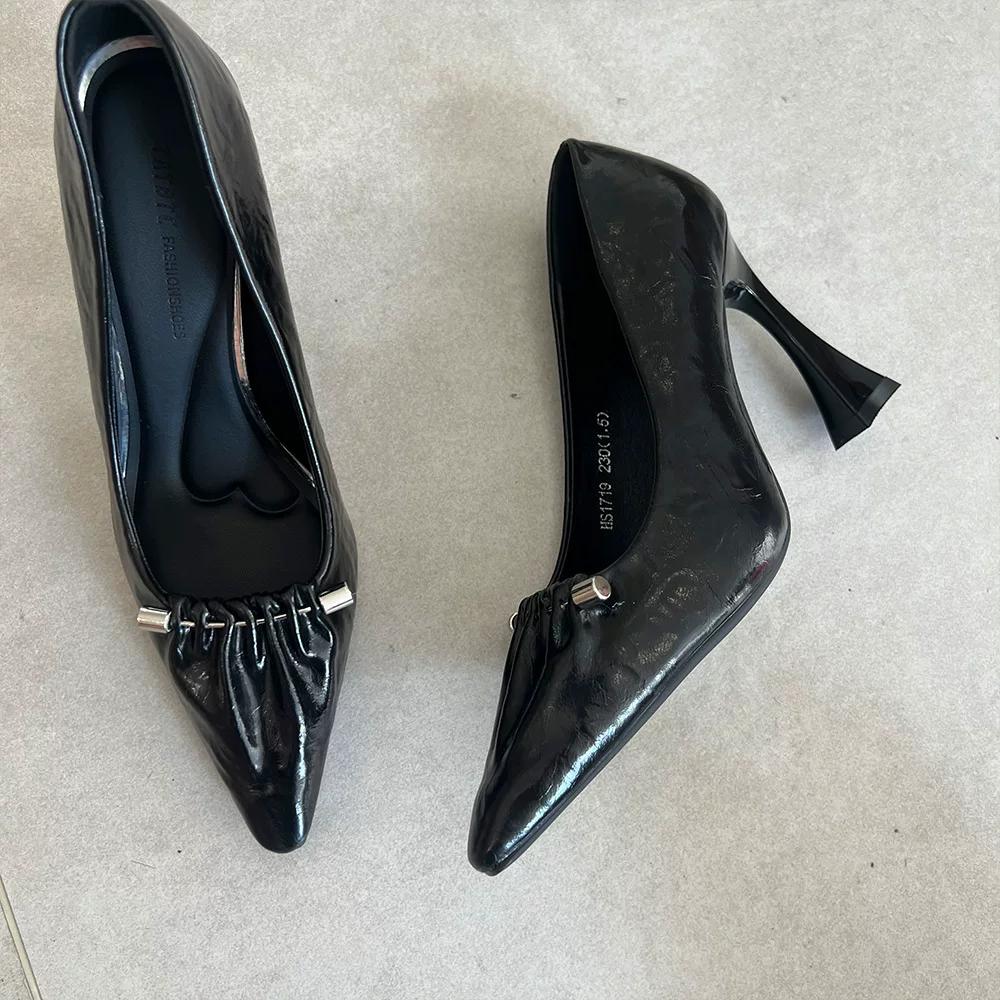 

Мода Мода Серебристые Туфли на Высоком Каблуке Женские 2024 Новые Французские Остроносые Сексуальные Плиссированные Металлические Туфли-Шпильки OL Туфли для Поездок на Работу 39 чёрный