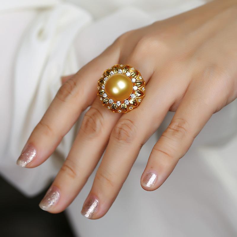 Vintage Medieval Court Style Ring, Gold-Plated Imitation Pearl Sunflower Retro Weave Carved Gold Pendant For Women