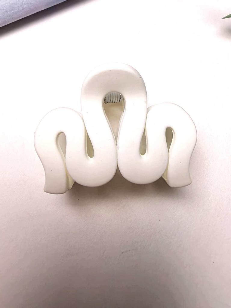4cm Frosted Milk Coffee Hair Claw Clip for Women’s Updo – Small, Simple, Shark Design