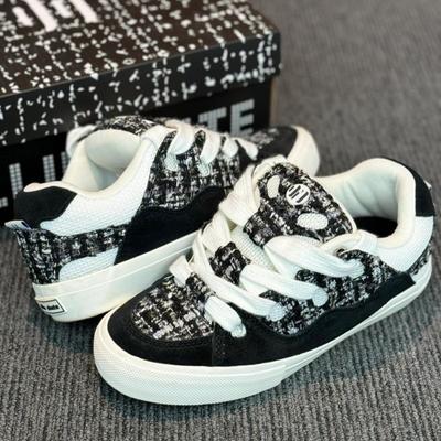 Wasteland Wind Niche Design Black and White Small Fragrant Wind Bread Shoes Women's Flip Fur Canvas Couple BAKE Skateboard Shoes