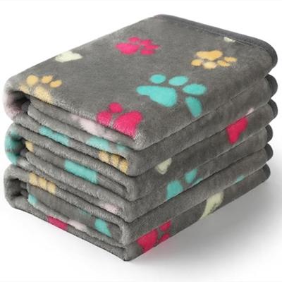 Deka pro mazlíčky Flanelová s potiskem tlapek a kostí pro psa kočku
