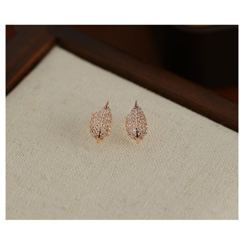 Women Luxury Zircon Leaf Design Elegant Fashion Earrings Jewelry