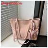 Fashionable City Style Tote Bag With Soft Structure And Interior Card Pockets For Daily Wear
