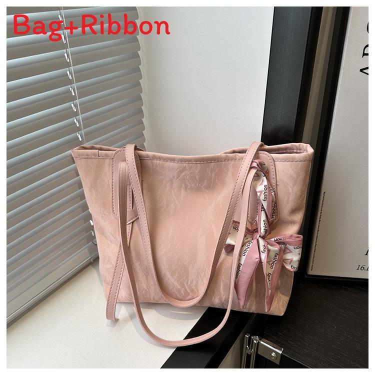 Fashionable City Style Tote Bag With Soft Structure And Interior Card Pockets For Daily Wear