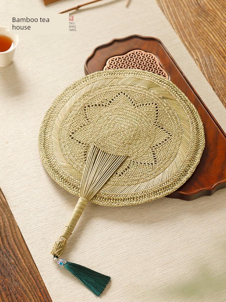 Hand-Woven Straw Fan for Summer Cooling and Mosquito Repellent, Portable Banana Leaf Fan with Classical Tassels, Old-Fashioned Fan