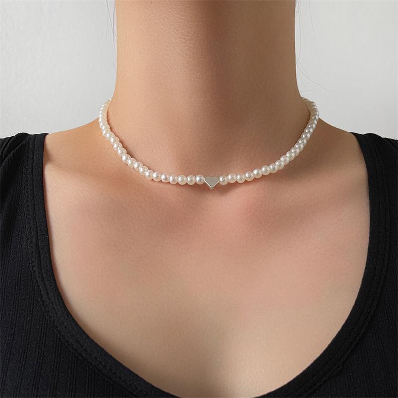 Imitation Pearl White Heart Necklace Pendant Shell Necklace For Women&Men Charm Link Classical Clavicle Jewelry 2024 Gift