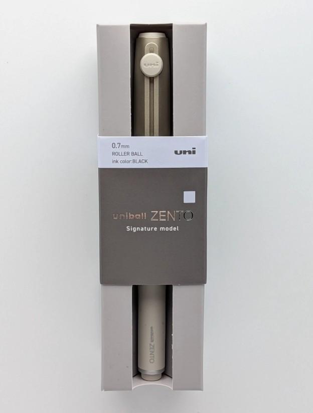 

Ручка-кулькова Mitsubishi Uni-ball ZENTO Модель Signature 0,7 мм Колір Шампанське Золото