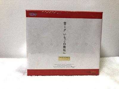 Nendoroid Character Vocal Series 01 Hatsune Miku Snow Miku Strawberry White, spezieller Sockel inklusive Ver.