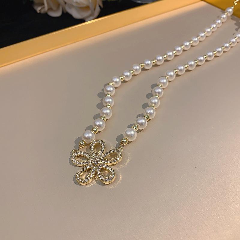 Baroque Pearl Necklace Women's Niche Light Luxury Versatile Love Beaded Collarbone Chain Temperament Pendant Wind