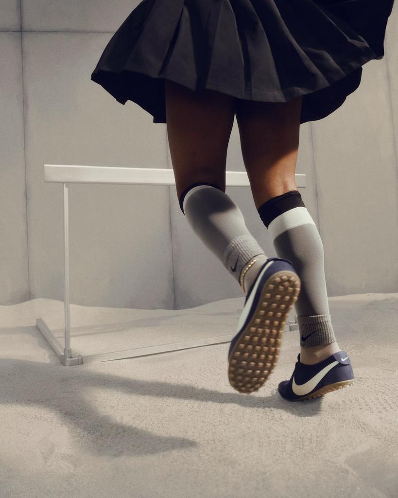 IW0955-400 Nike Moon Shoe OG "Midnight Navy" (Women's)