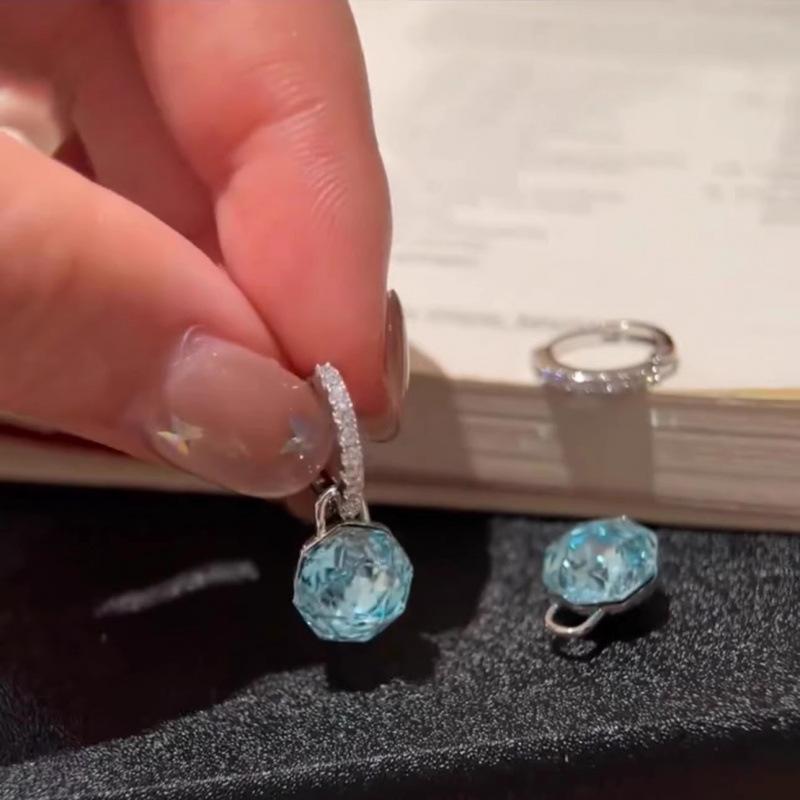 Fresh and sweet blue crystal zircon stud earrings for women's new temperament earrings niche design high-end exquisite ear buckles