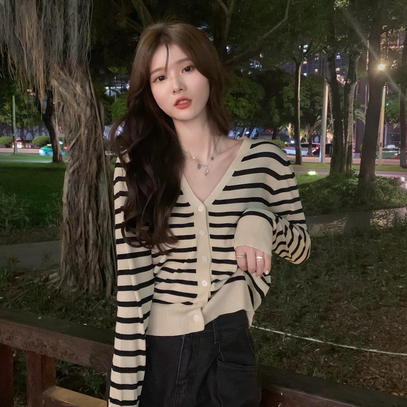 Striped V-Neck Knit Cardigan: Retro Loose Fit, Long Sleeve for Spring/Autumn