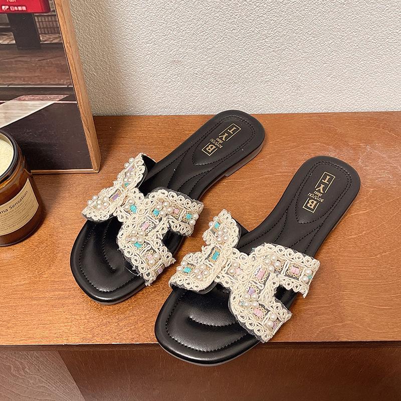 Flat bottom Internet celebrity cool slippers women wear 2025 new summer fairy wind pearl rhinestone word with beach slippers