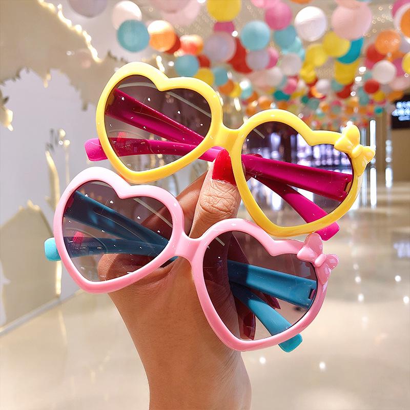 2Pcs Kids Flower Heart UV400 Sunglasses Boys Girls Lovely Shade Goggles Eyewear 2Pcs Kids Flower Heart UV400 Sunglasses Boys Girls Lovely Shade Goggles Eyewear