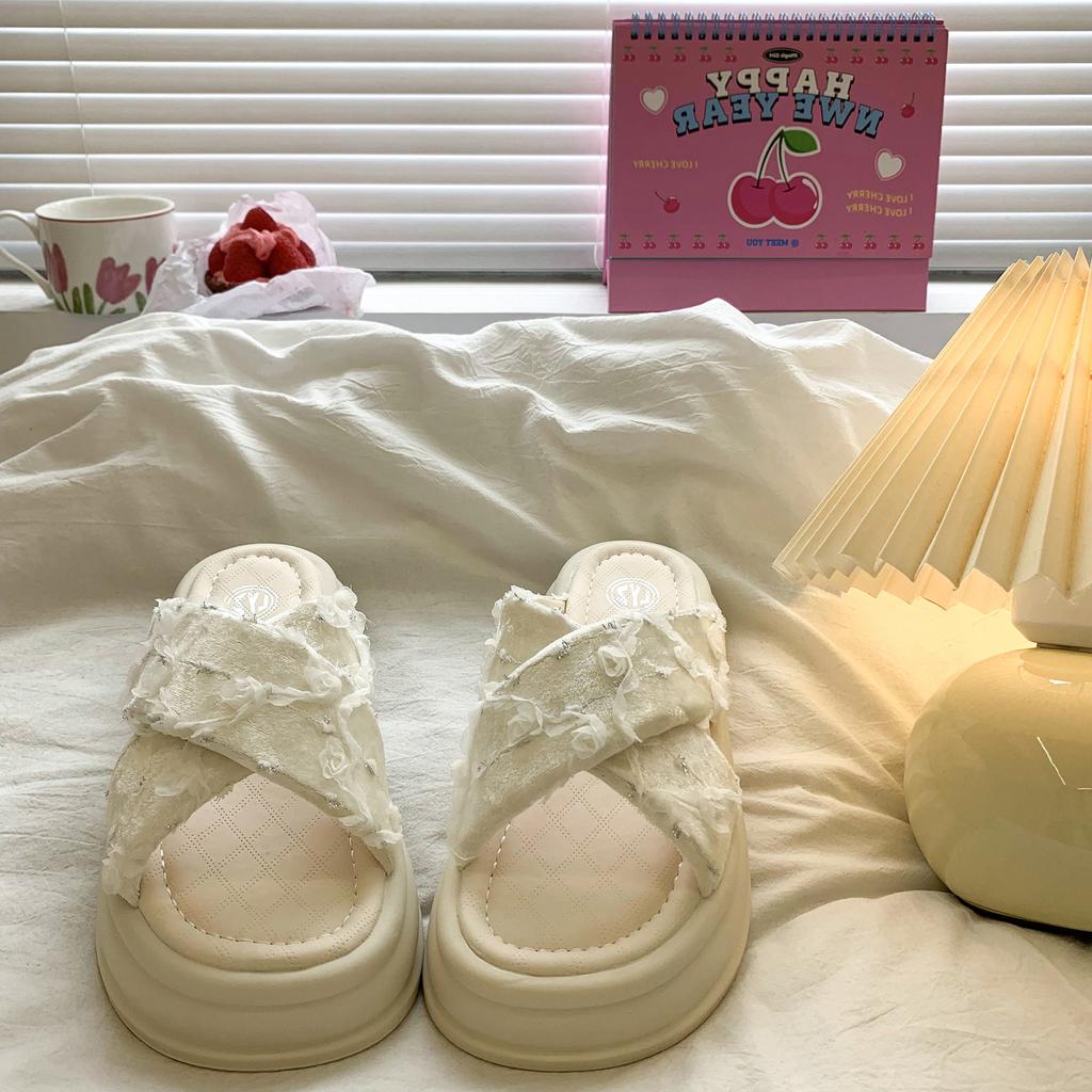 2025 new platform slippers women's summer wear French beautiful fashion high sense fairy wind increase beach