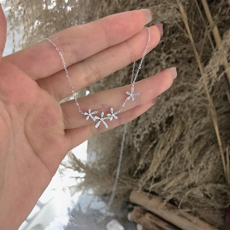 S925 Sterling Silver Flower Necklace for Women: Elegant, Simple, Girly Style with a Unique Design