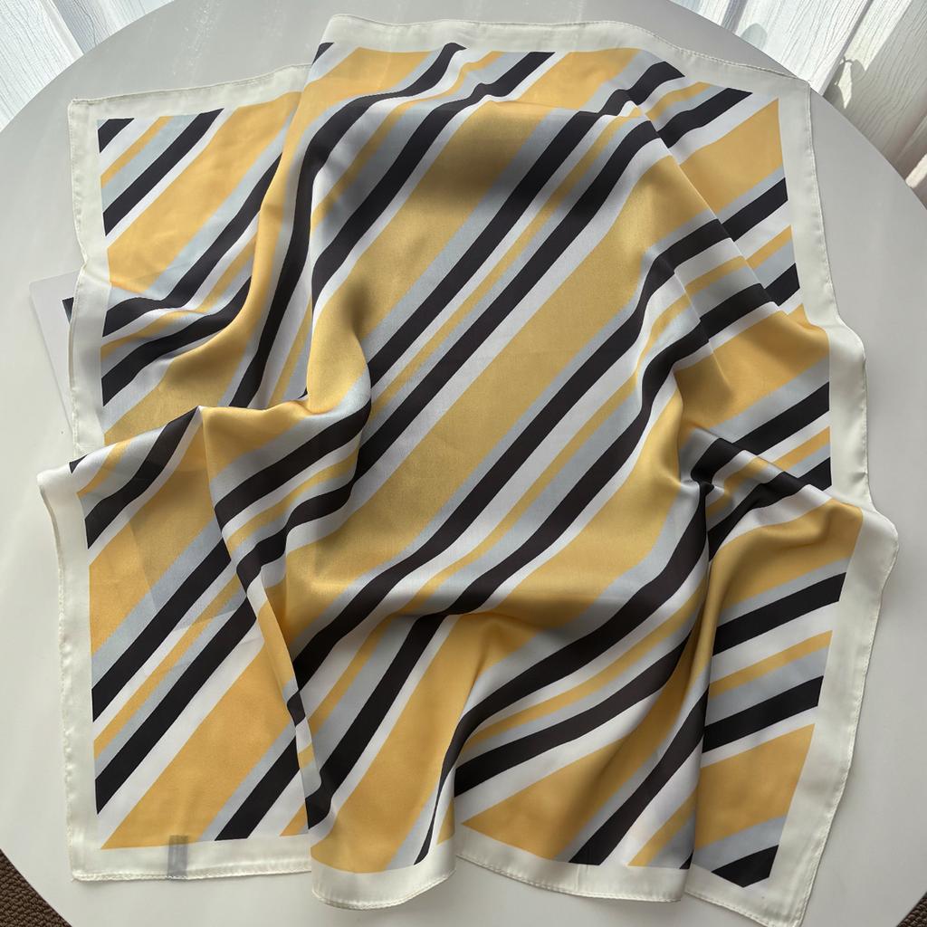 Damen quadratischer Schal Seidenimitat Blumendruck Halstuch Bandana Damen Schal Tücher Wickel Kopf Haarband Krawatten