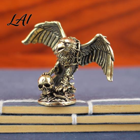Eagle Skull Ornament Figurine Small Vintage Bird Statue Solid Brass Decorative Three-dimensional Relief Sculpture for Home Office Desk Shelf,