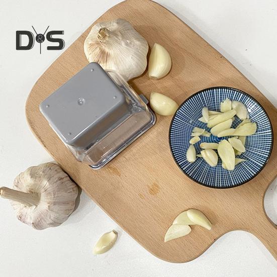 Cortador de ajo Manual, cuchillas de acero inoxidable, fácil de usar, preparación rápida de ajo, protección contra lesiones en las manos, cortador de ajo