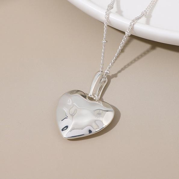 New smooth love alloy small pendant niche love high sense versatile women's collarbone necklace