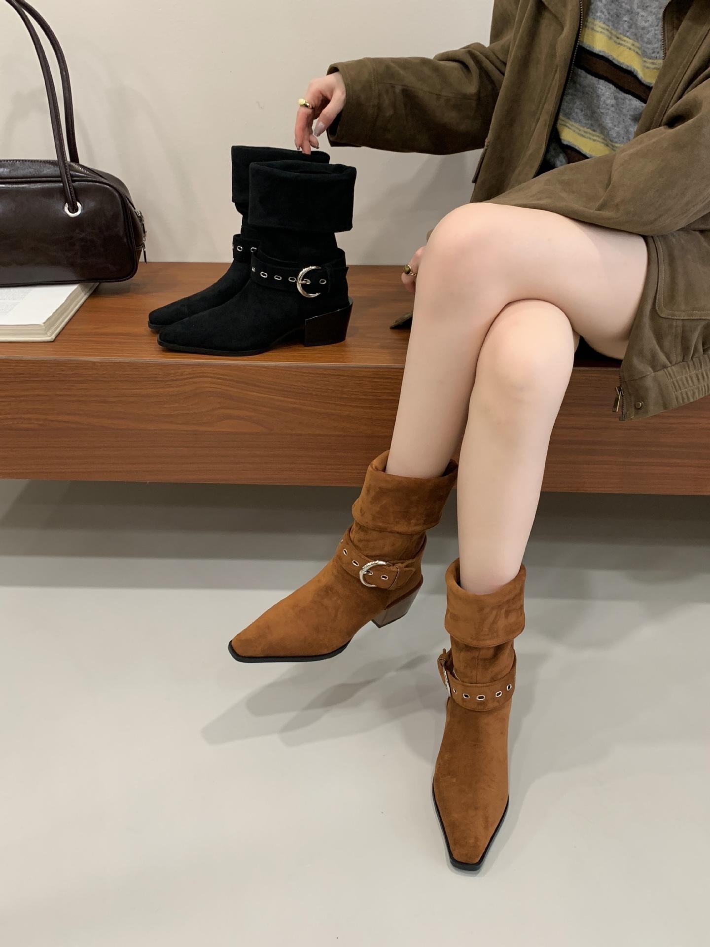 

2025 autumn and winter new retro square head thick heel simple British style fashion metal button Martin boots women 39 светло-коричневого