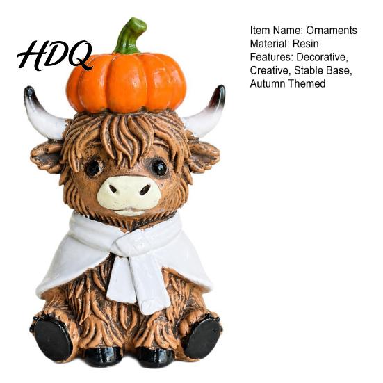 Herbst Heimdeko Niedliche Sitzende Hochlandkuh Kürbis Figur, Harz Statue Ornament Tierstatuen für Ernte Dekoration, Herbst mehrstöckiges Tablett Tischplatte