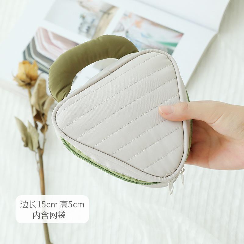 Quilted Vertical Pattern Solid Color Cosmetic Bag, Large Capacity, High-end Feeling, Cute Appearance, Gift Storage Bag, Starting from One Approval.