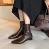 Koreanische Version von modisch schlichtem Temperament dünne Stiefel 2025 Herbst und Winter neu spitz flacher Boden Seitenreißverschluss vielseitige kleine kurze Stiefel Damen