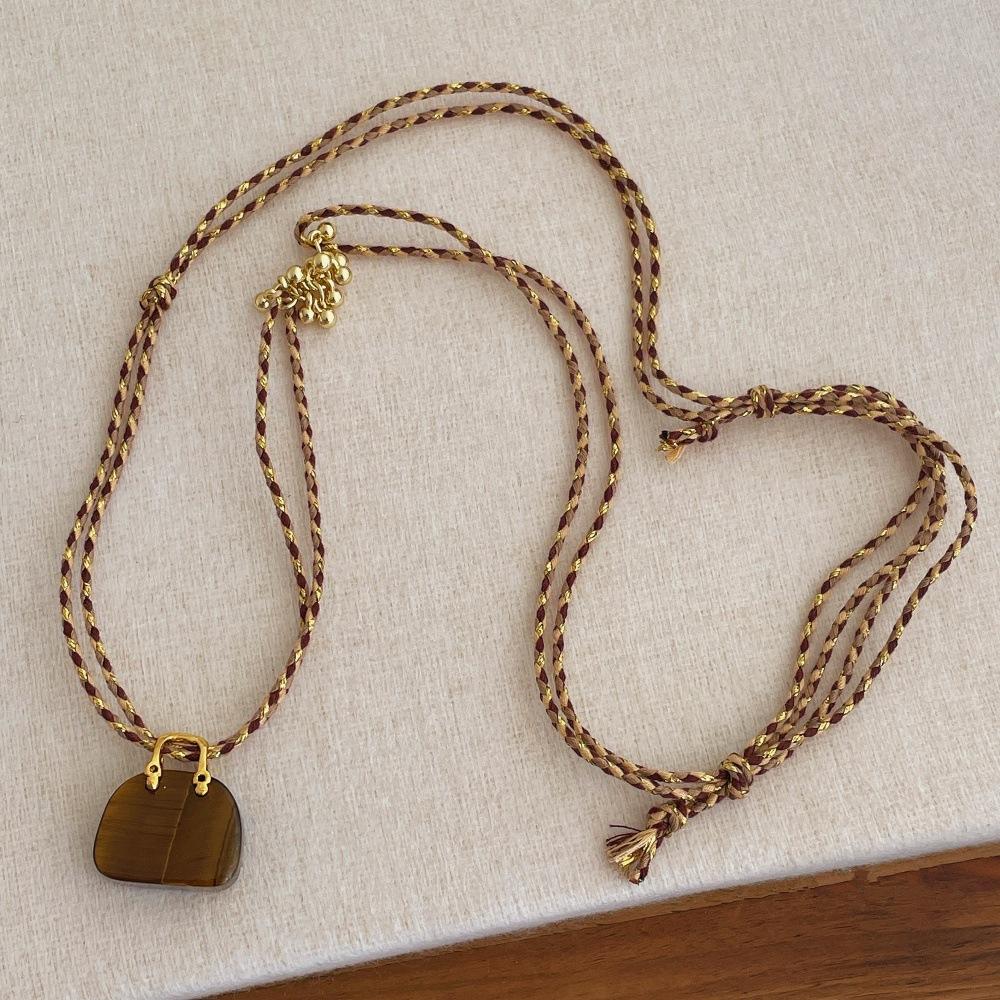 

Stylish Elegant Brown Woven Necklace Niche Vintage Sweater Chain Suitable for Ladies Fashionable Handcrafted Jewelry Accessory
