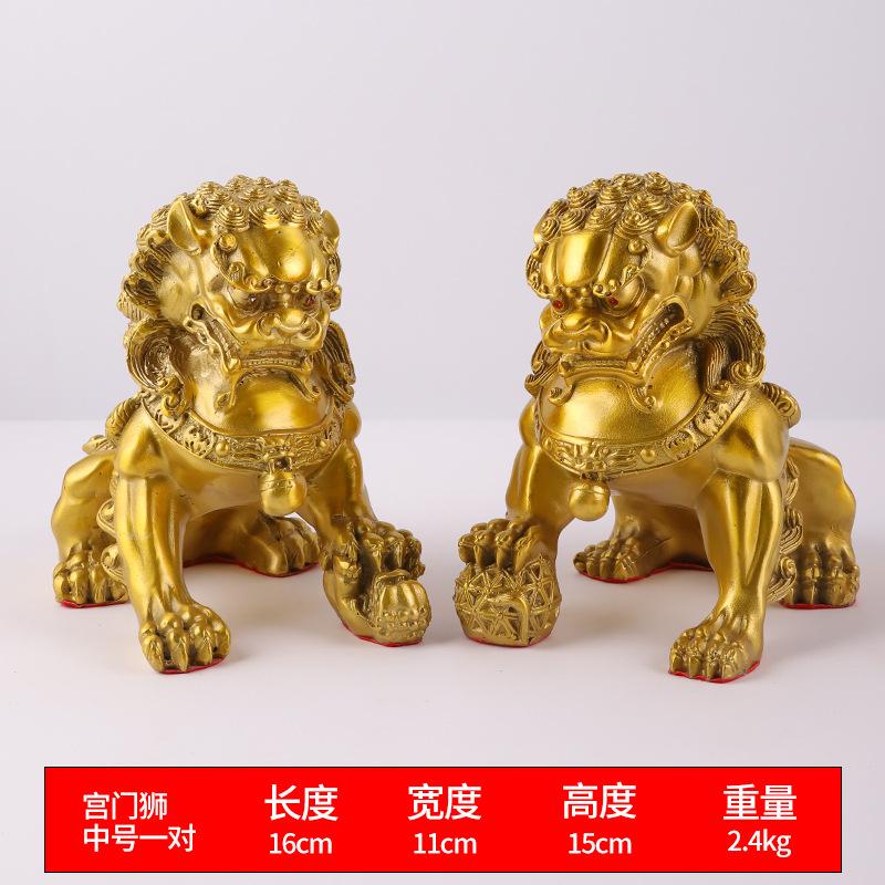 A pair of copper , Beijing , bottomless palace door lions, home crafts and gifts