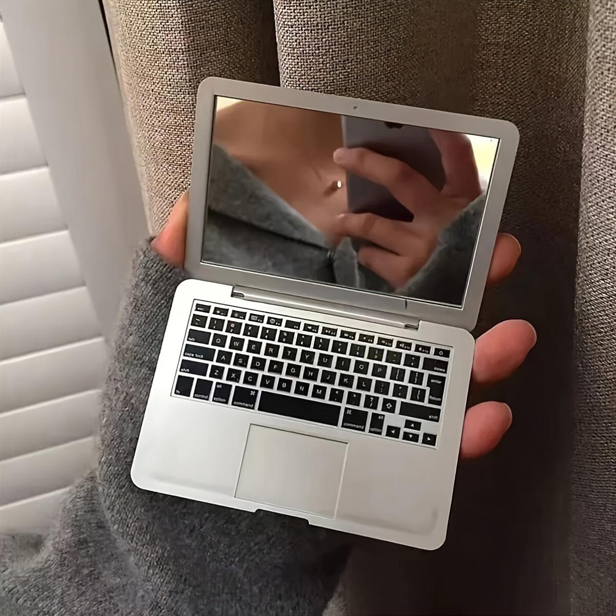 

2Pcs Creative Mini Laptop Design Mirror, Portable Foldable Makeup Mirror Random 2Pcs