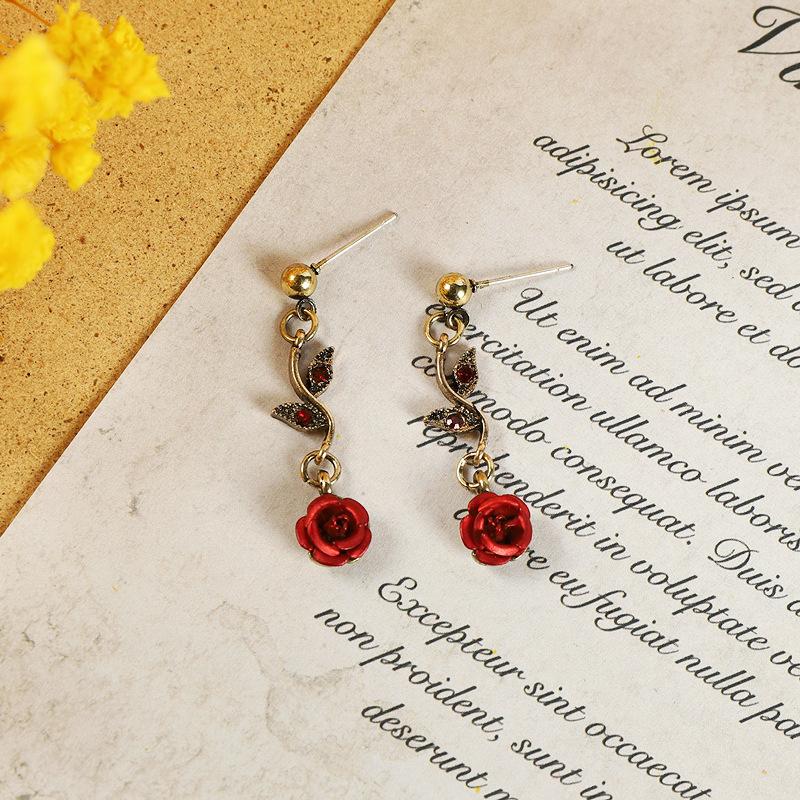 

Vintage romantic red rose flower necklace niche flower pendant collarbone chain bracelet stud earrings female