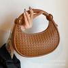 Super Fire Small Bag Women's Autumn and Winter 2025 New Retro Woven Messenger Bag Niche Design Portable Commuter Dumpling Bag