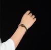 Bracciali colorati intrecciati a mano pieni di stile etnico, portano buona fortuna