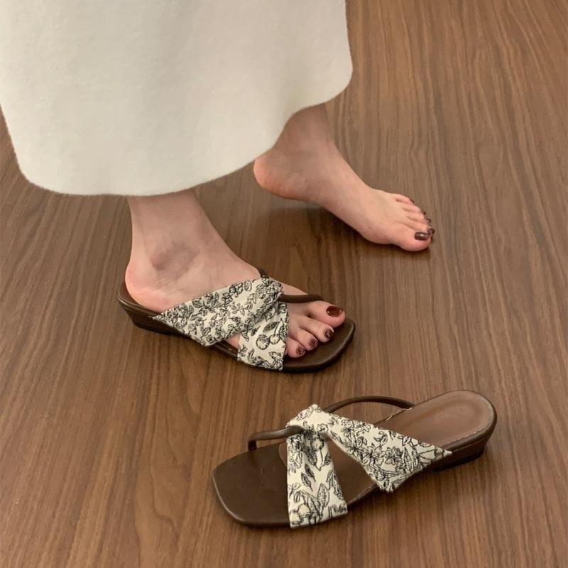 Niche slope heel cross with cool slippers women's shoes wear new summer skirt holiday sandals