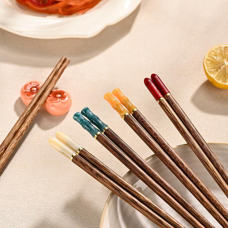 1Pair Chinese Chopsticks Wooden Sushi Sticks Japanese Chopstick Set Reusable Korean Food Chop Sticks Kitchen Wood Tableware