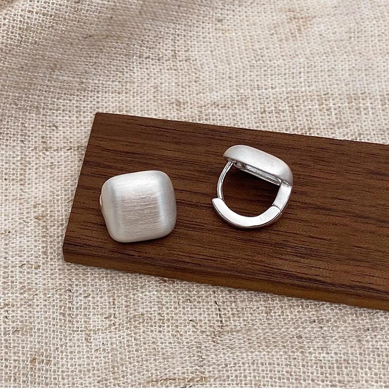 Серьги-кольца из тибетского серебра с матовой геометрической отделкой для женщин, модные, легкая роскошь, минималистичные аксессуары