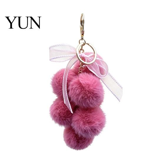 Grape Plushie Charm Plush Keychain for Handbags, Fuzzy Cluster Bag with Bow Bow, Decorative Fluffy Ball Keyring Backpacks and Purses Fruit