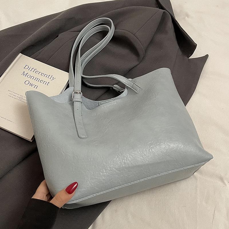 

Spring and summer hot sale, simple and large-capacity Korean version of casual tote bag, women s commute to work, light and versatile single shoulder
