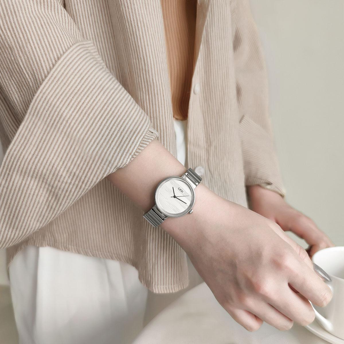 

Новые простые модные ретро маленькие золотые часы шикарные литературные студенческие женские часы женские часы водонепроницаемые