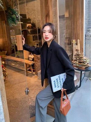 High-End Black Cotton Suit Jacket for Women - Korean Design, Thickened for Autumn and Winter, Petite Casual Fit